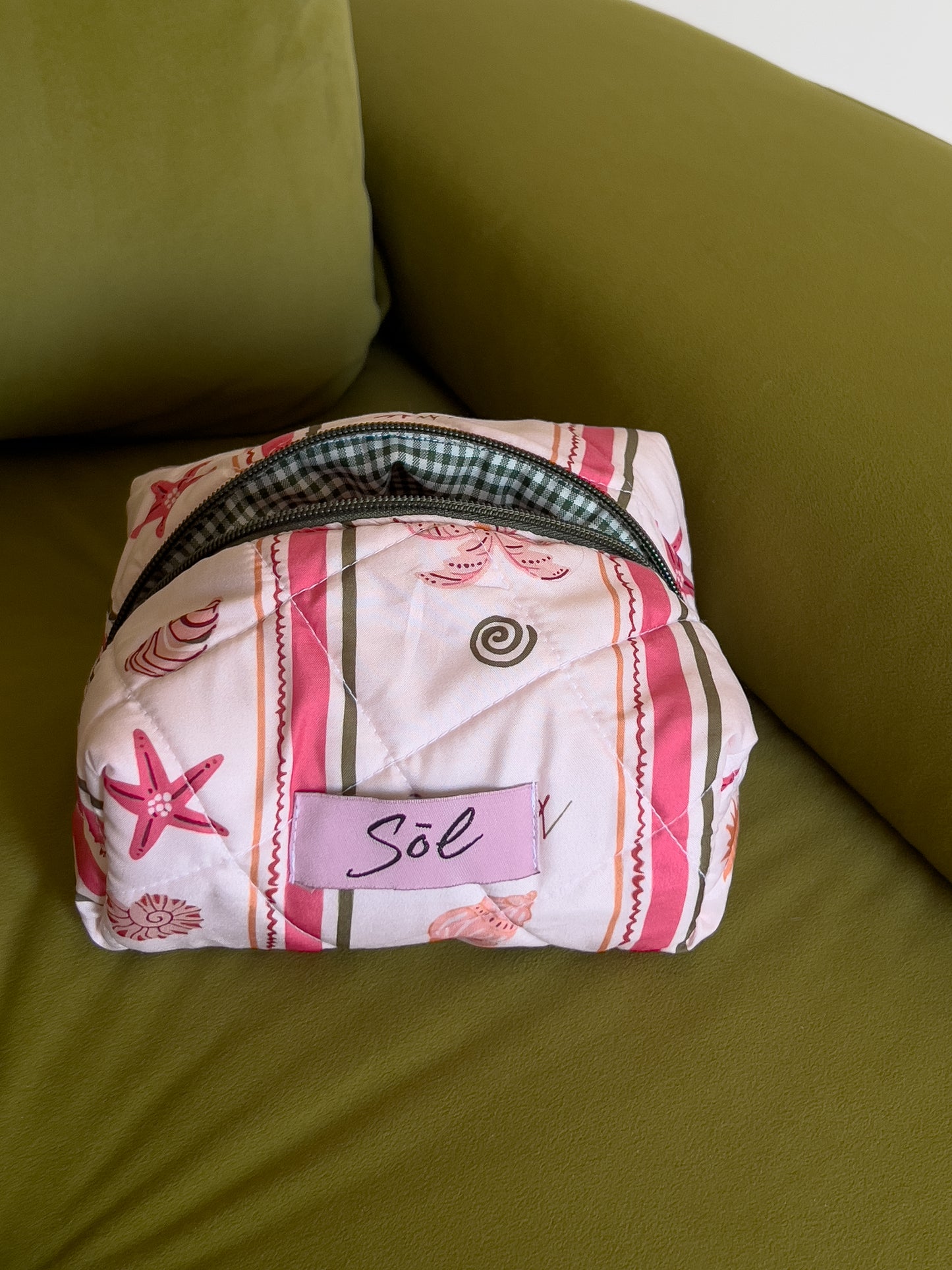 Island pouch