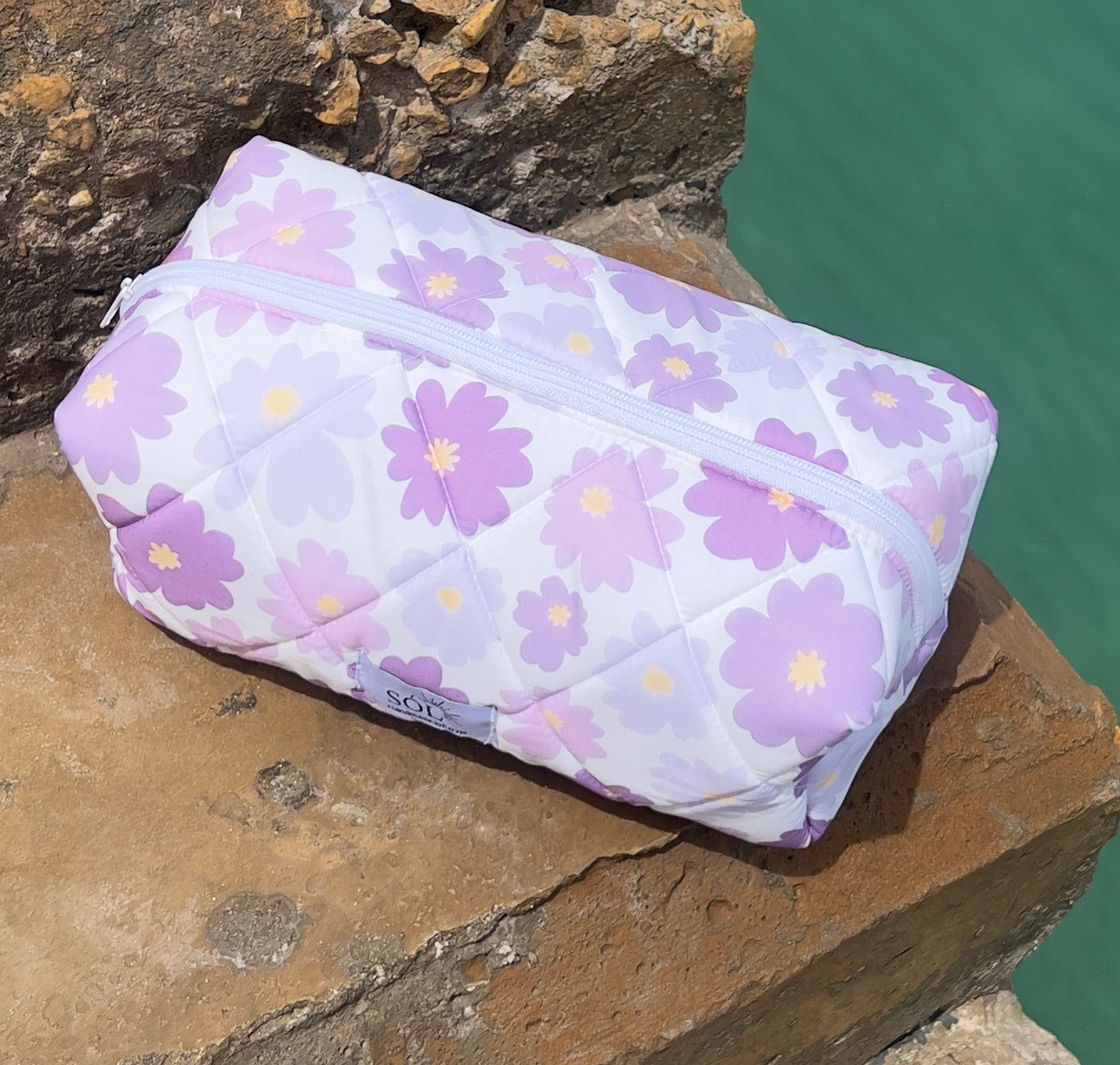 Daisy lilac pouch