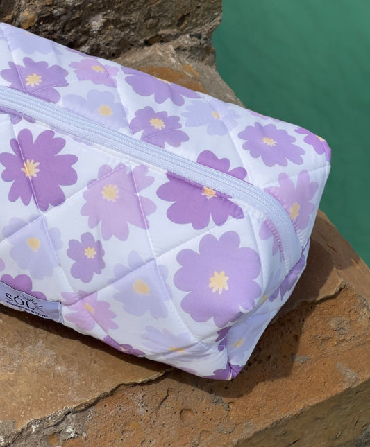 Daisy lilac pouch