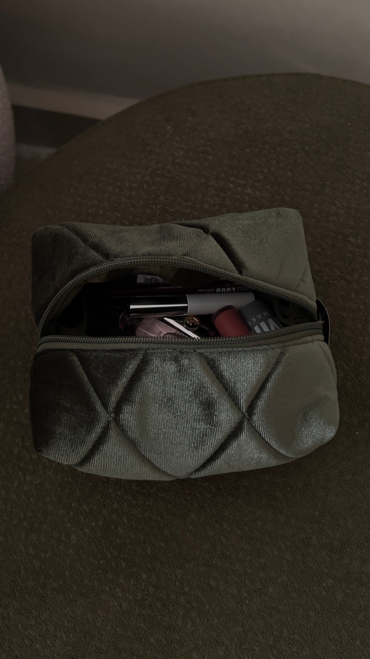 Olivegreen velvet pouch